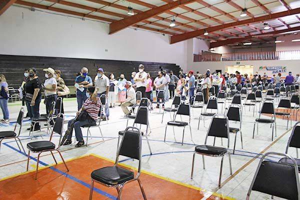 “Gana” desorganización en registro de vacunas