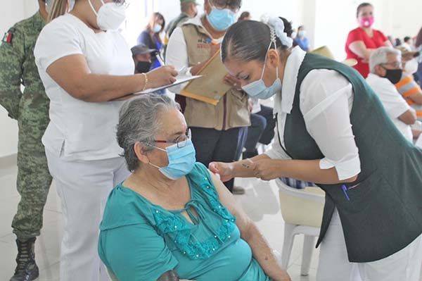 Colabora municipio en jornada de vacunación
