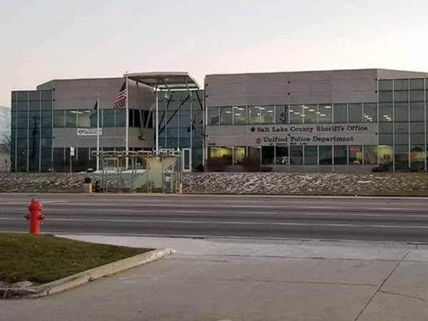 Tiroteo deja 2 policías heridos en Utah; el agresor murió