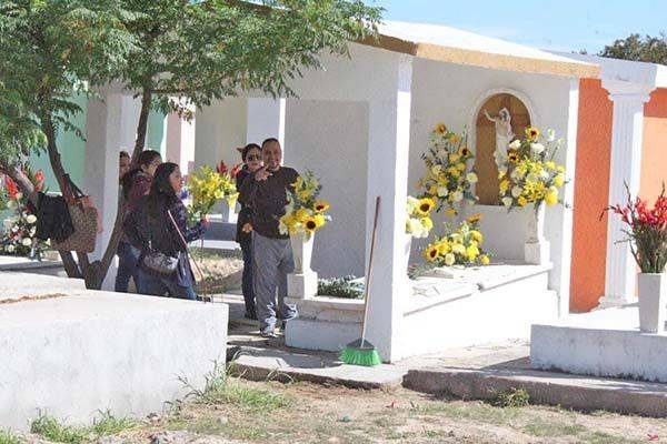 Cerrarán panteones el Día de las Madres