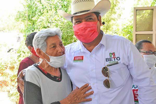 Priístas de antaño; con Gladys y Beto