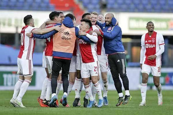 Conquistan Edson y Ajax la KNVB Cup