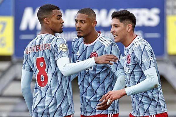 Saborea Ajax título de la Eredivisie tras triunfo