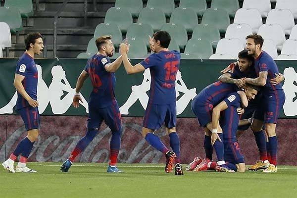 Se mantiene Atlético de Madrid líder con alfileres