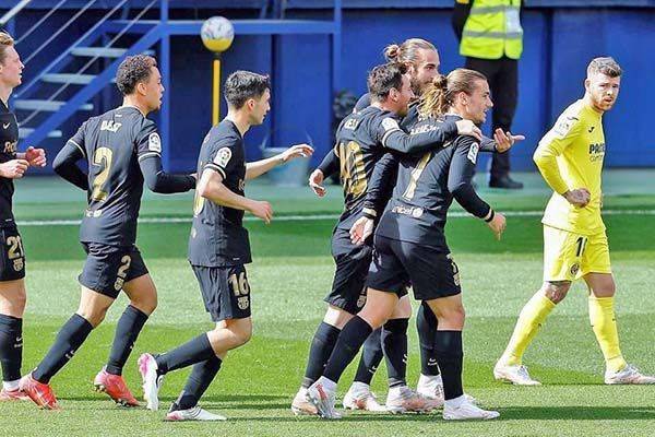 Da doblete de Griezmann victoria al Barcelona