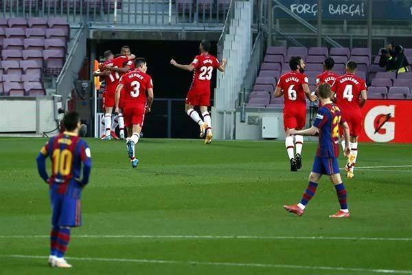 Sufre Barcelona duro golpe al caer ante Granada