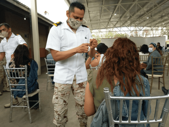 EN COAHUILA, PLANTILLA DOCENTE DE COBAC ES INMUNIZADA CONTRA EL COVID
