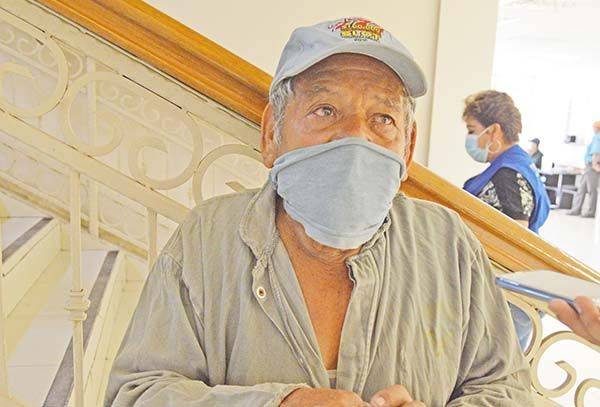 Atracan policías $ 100 a adulto discapacitado