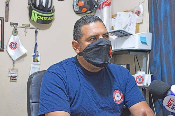 Alerta familia de osos a Bomberos