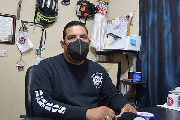Apoya Bomberos a adultos mayores