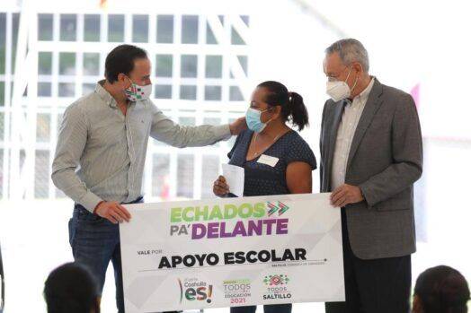 Manolo Jiménez continúa con la entrega de Apoyos Escolares