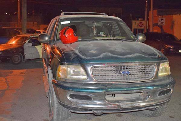 Mueve choque a policas