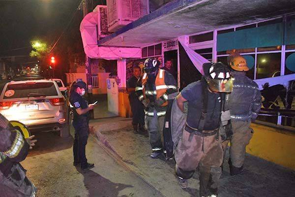 Arde lona de cantina