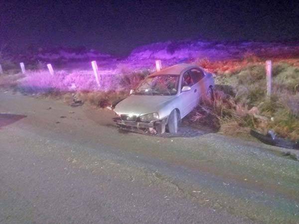 Abandona auto volcado en Avenida Montessori