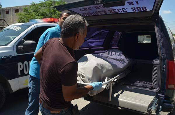Cruza puerta falsa al discutir con esposa