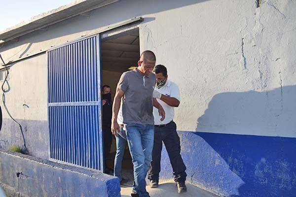 Tapa traqueotomía al drogarse con resistol