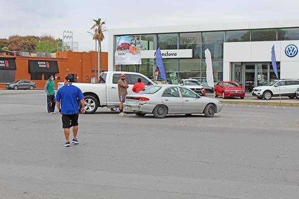 Da recargón a camioneta