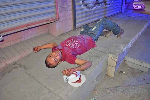 Lo dejan tirado al darle golpiza