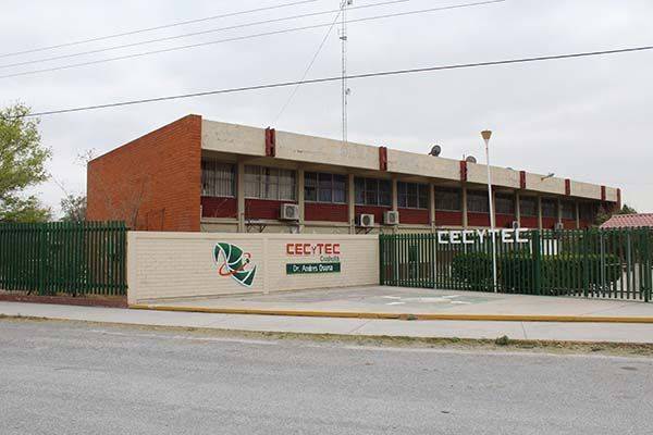 Destrozan vidrios del CECyTEC