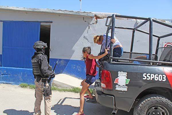 Guardan estatales a mujeres escandalosas