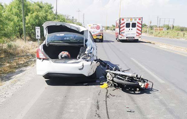 Muere jovencita al chocar motocicleta