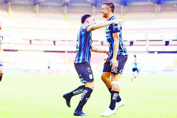 Cantan Gallos Blancos ante Santos