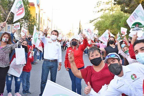 Con caravana apoyan a candidatos del PRI