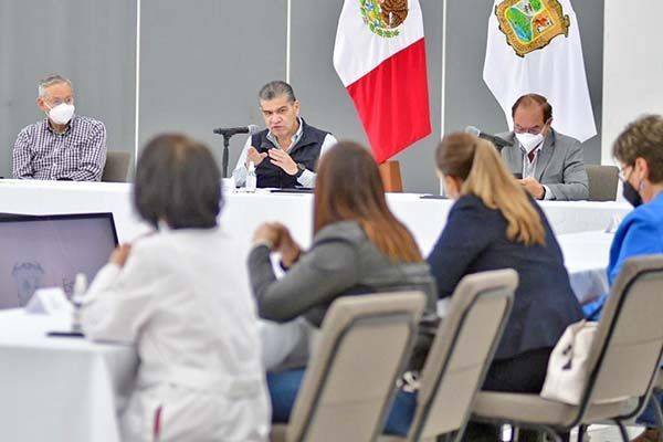 Destaca MARS orden en vacunación de maestros