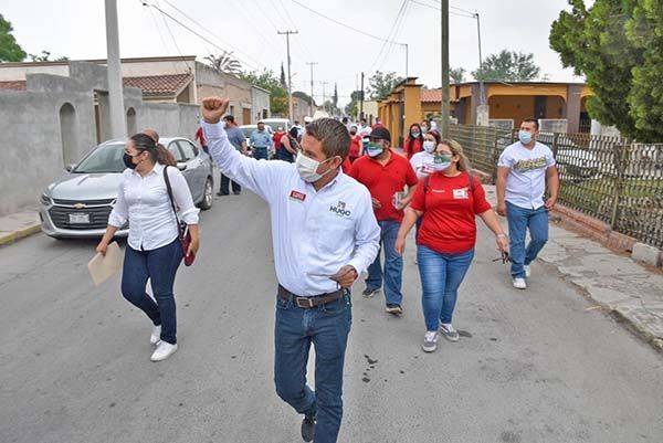 “Más áreas verdes” ofrece Hugo Lozano