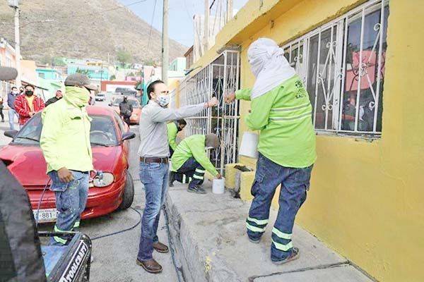 Supervisa Manolo programa Pintando Sonrisas en Minita