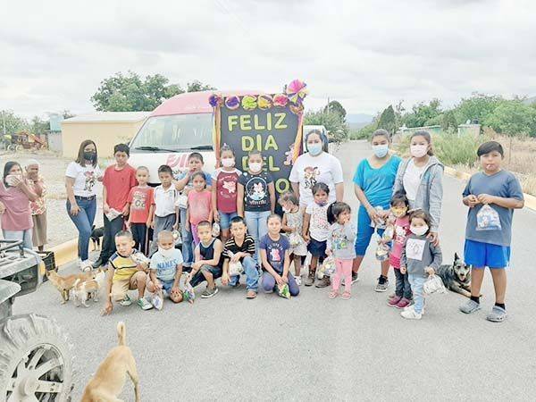 Con caravana celebra DIF San Buena a niños