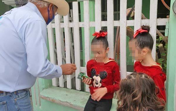 Lleva Javier Liñán festejo a los niños
