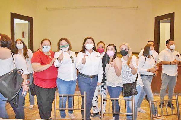 Escuchan, pactan y asumen compromisos Lupita y Cristina