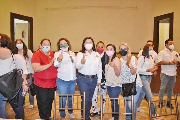 Escuchan, pactan y asumen compromisos Lupita y Cristina