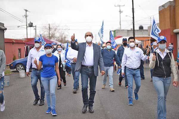 Ofrecen ambulantes apoyo a Mario Dávila
