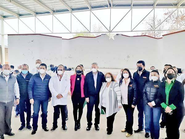 Recorren secretarios sitios de vacunación