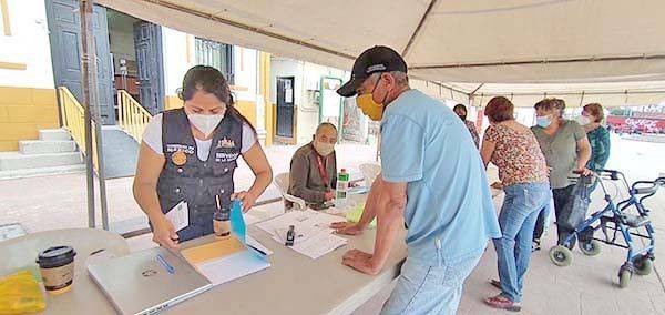 Gana desorganización en registro de vacunas
