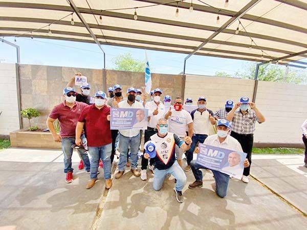 Se solidariza candidato con obreros de Ahmsa