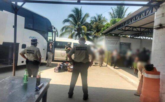Guardia Nacional rescata a 66 migrantes en Agua Dulce, Veracruz