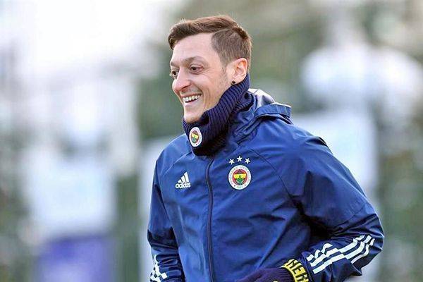 Invierten Özil y Verlander en el Necaxa