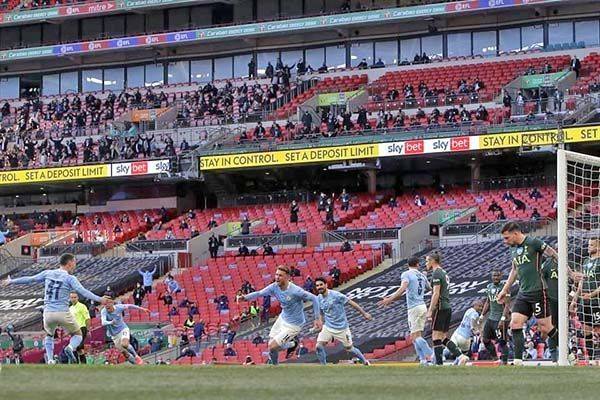 La Liga Premier recibirá público en su desenlace