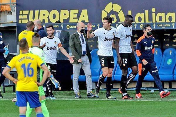 Interrumpen el Cádiz-Valencia por insulto racista