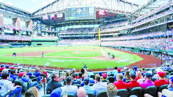 Entrada masiva en el estadio de los Texas Rangers