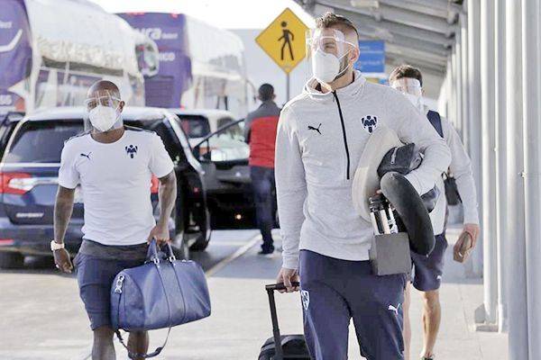 Vacunan a Rayados contra Covid-19 en Dallas
