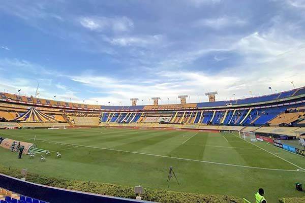 Vuelve afición al Estadio Universitario ante América