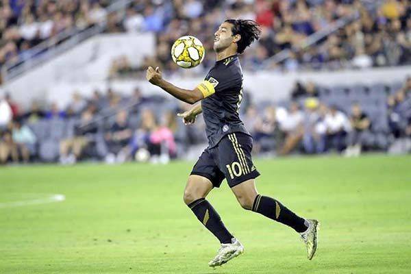 Busca Betis a Vela y el LAFC quiere renovarlo
