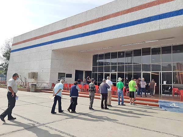 Vacunarán a adultos en dos auditorios