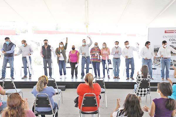 Mega puente peatonal une colonias de Saltillo