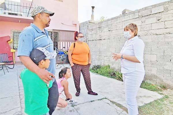 Apoyan vecinos a Yolanda Cantú
