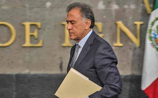 FGR abre investigación contra Miguel Ángel Yunes por su gestión en el ISSSTE